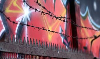 Francja na potęgę odsyła imigrantów do domów