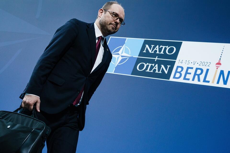 Wiceszef MSZ Marcin Przydacz na szczycie szefów dyplomacji państw NATO w Berlinie / autor: PAP/EPA