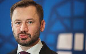 Były prezydent Krakowa Aleksander Miszalski w drodze na konferencję prasową w Krakowie. / autor: PAP/Art Service