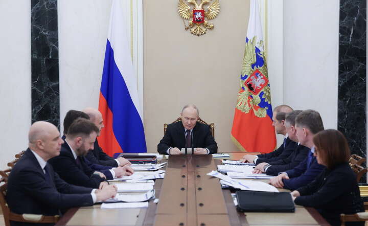 Narada na Kremlu z udziałem prezydenta Władimira Putina (C) w sprawach gospodarczych, 23 marca 2026 / autor: PAP/EPA/GAVRIIL GRIGOROV 