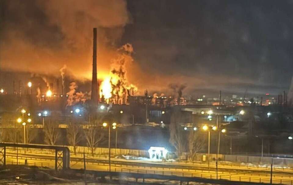 Pożar kolejnej rosyjskiej rafinerii / autor: X/@NOELreports (screenshot)