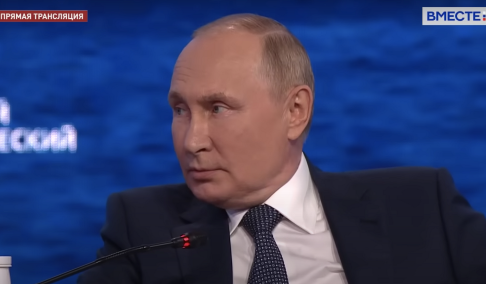Władimir Putin podczas dyskusji we Władywostoku / autor: YT / ВМЕСТЕ-РФ