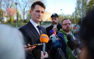  Prokurator Bartosz Kilian podczas konferencji prasowej / autor: PAP/Art Service