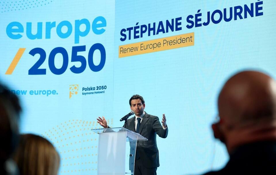 Stéphane Séjourné podczas kongresu grupy Renew Europe w Warszawie  / autor: Twitter/@steph_sejourne