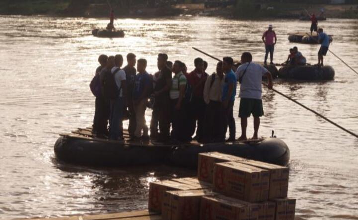 Imigranci z Gwatemali / autor: PAP/EPA/Carlos Lopez