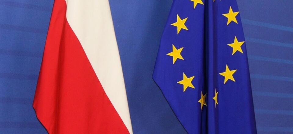 Flagi Polski i Unii Europejskiej / autor: Fratria