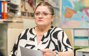 Prof. Krystyna Pawłowicz wyjaśnia procedurę powołania i objęcia stanowiska sędziego Trybunału Konstytucyjnego. / autor: Fratria