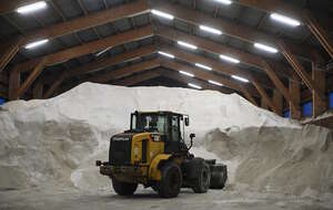 Zawiało, sypnęło i padło / autor: PAP/Marcin Obara