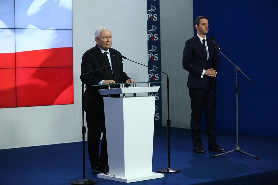 Prezes PiS Jarosław Kaczyński  oraz wiceminister obrony narodowej Marcin Ociepa / autor: PAP/Rafał Guz