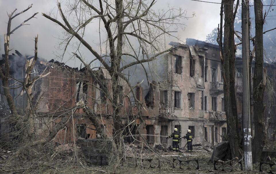Zniszczona klinika w Dnieprze / autor: PAP/EPA/DMYTRO FEDORIV