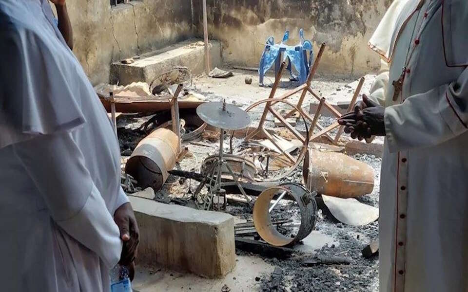 Pogromy we wioskach w Nigerii. Kościół niesie ludności pomoc. "Zapewniamy schronienie, żywność i odzież tym, którzy stracili domy" / autor: Vatican Media