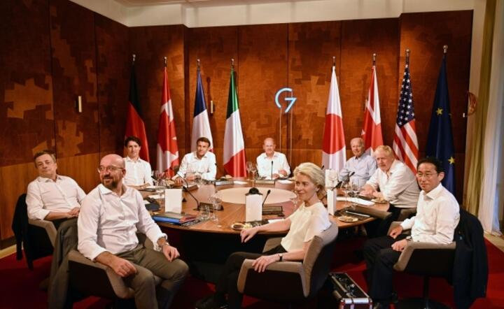Przywódcy G7 - już bez marynarek - na pierwszej sesji rozmów / autor: PAP/EPA/Thomas Lohnes 