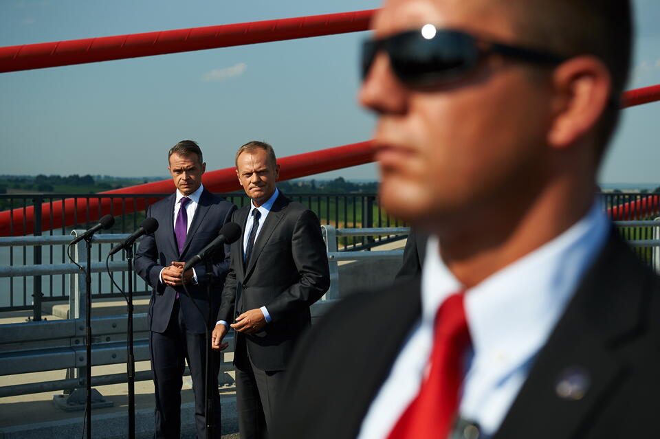 Premier Donald Tusk podczas otwarcia mostu przez Wisłę w okolicy Kwidzyna, Fot. PAP/Adam Warżawa