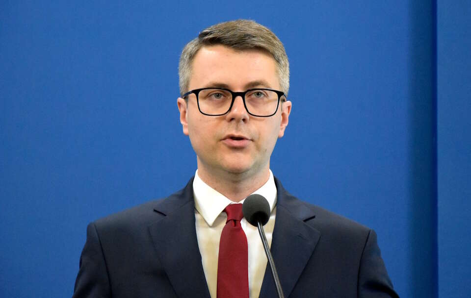 Dlaczego Tusk używa takiego języka? Müller: Chce uciszyć ludzi