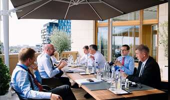 Premier: Negocjacje trwają! Wracamy na salę obrad około 17:30