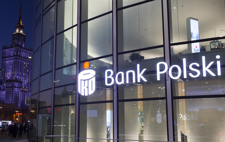 Bank PKO BP oddzial w nowowyremontowanej rotundzie / autor: Fratria