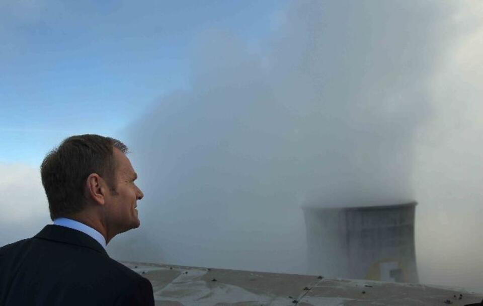 Premier Donald Tusk na dachu nowego bloku energetycznego w Elektrowni Bełchatów, 28 bm. Fot. PAP/Radek Pietruszka