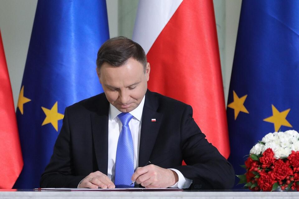 Podpis złożony przez prezydenta Andrzeja Dudę (zdj. ilustracyjne) / autor: prezydent.pl