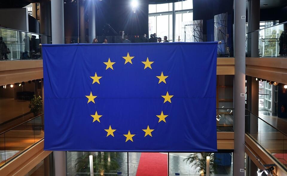 Unijna flaga w Parlamencie Europejskim / autor: Fratria