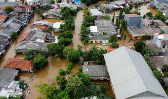 Klimat. BBC: Powodzie w Chinach skutkiem covidowych lockdownów