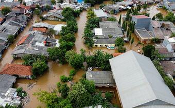 Klimat. BBC: Powodzie w Chinach skutkiem covidowych lockdownów