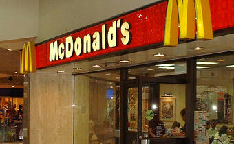 My mamy spór prawny wokół TK, w Brukseli emocjonują się podatkowymi wygibasami sieci McDonald's