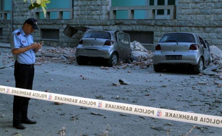 Skutki trzęsienia ziemi w Albanii / autor: PAP/EPA/MALTON DIBRA
