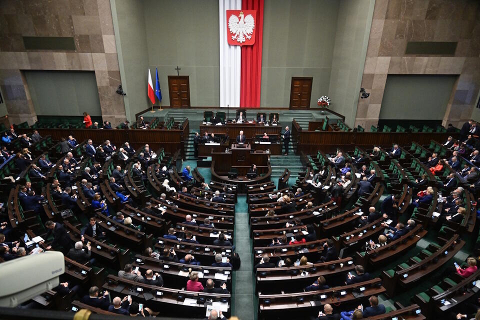 Posłowie na sali obrad Sejmu w Warszawie / autor: PAP/Radek Pietruszka