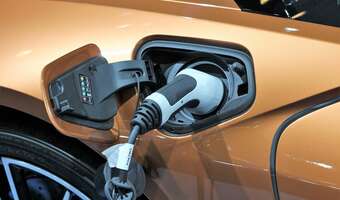 Po polskich drogach jeździ 237 649 e-aut i hybryd