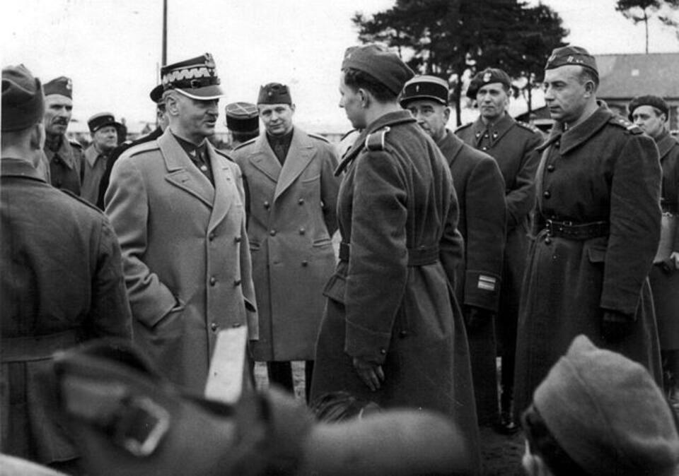 Gen. Sikorski w czasie spotkania z polskimi żołnierzami we Francji, fot. Wikipedia.pl