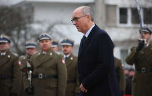 Marszałek Włodzimierz Czarzasty na uroczystym Apelu Pamięci przed pomnikiem Polskiego Państwa Podziemnego i Armii Krajowej w Warszawie / autor: PAP/Leszek Szymański