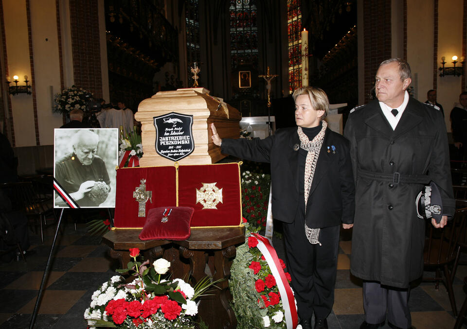 foto: na warcie przy trumnie śp. Ks.Prałata Zdzisława Peszkowskiego, 8.10. 2007r. [fot. Piotr Życieński]