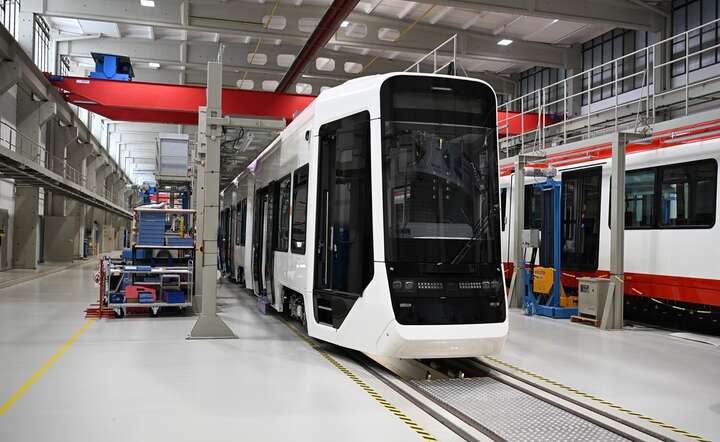 Tramwaj w hali produkcyjnej HeiterBlick w Lipsku / autor: materiały prasowe PESA Bydgoszcz