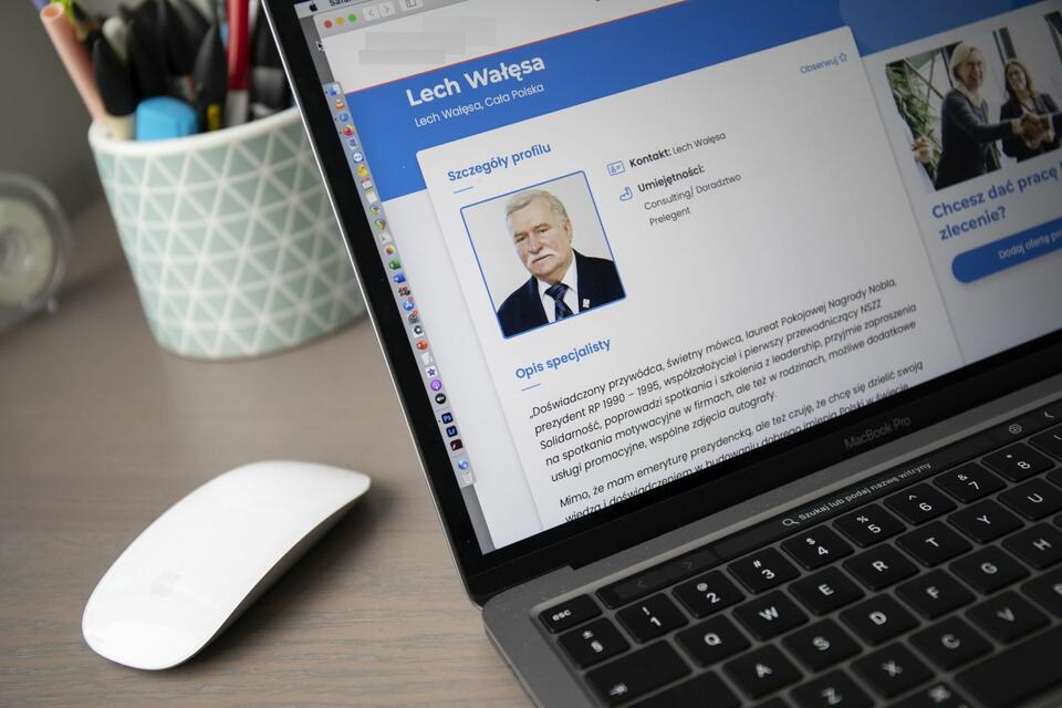 Lech Wałęsa szuka pracy, Strona internetowa Flexi.pl z ogłoszeniami pracy dla 50+, 2021 rok / autor: wPolityce.pl