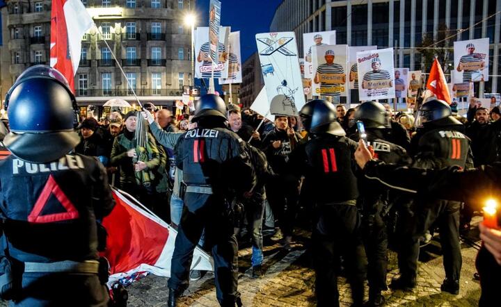 Protest antycovidowców w Lipsku / autor: PAP/EPA/FILIP SINGER