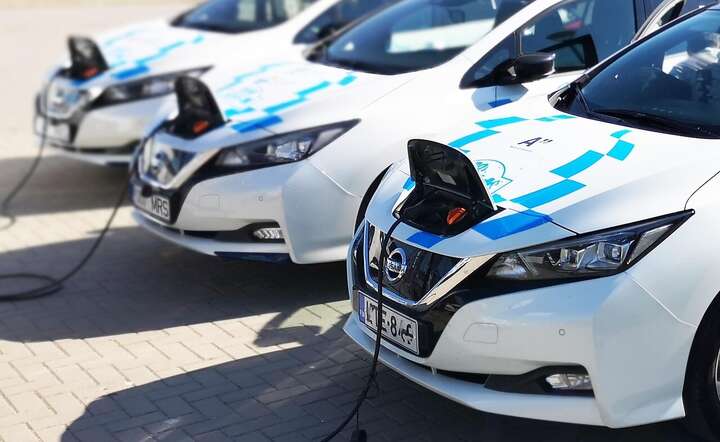 Komisja Europejska chce w ekspresowym tempie doprowadzić do wyłącznego stosowania napędu elektrycznego we flotach i w wynajmie aut / autor: Pixabay