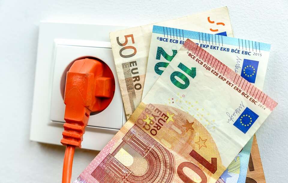 *W najbliższym czasie Komisja Europejska wyda zalecenia dla krajów członkowskich ws. cen energii / autor: Fratria