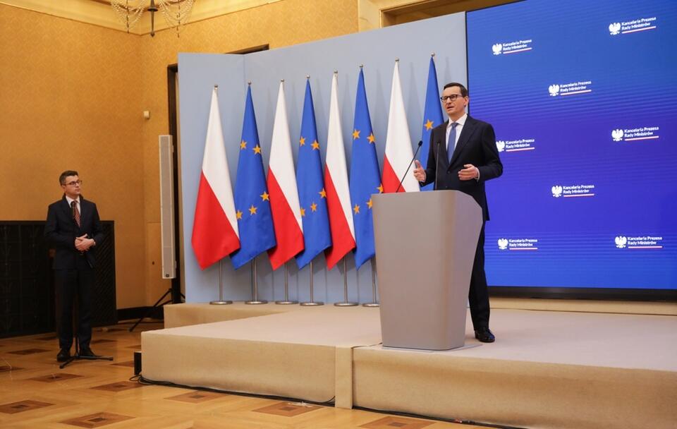 Premier Mateusz Morawiecki podczas konferencji prasowej / autor: PAP/Albert Zawada