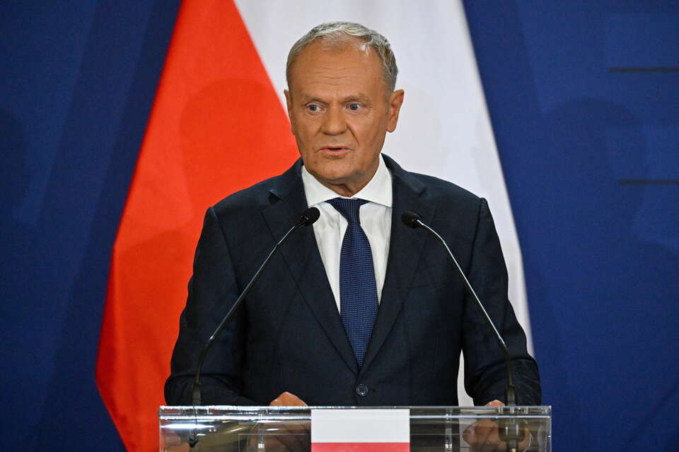 Donald Tusk podczas konferencji na szczycie V4 w Godollo / autor: PAP/Leszek Szymański