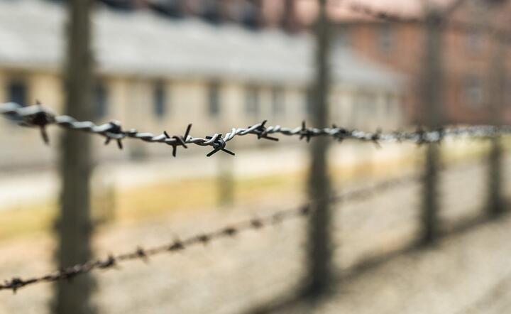 Obóz koncentracyjny / autor: Łukasz Ławreszuk/https://www.sprayedout.com/pictures-from-auschwitz-birkenau-concentration-camp/