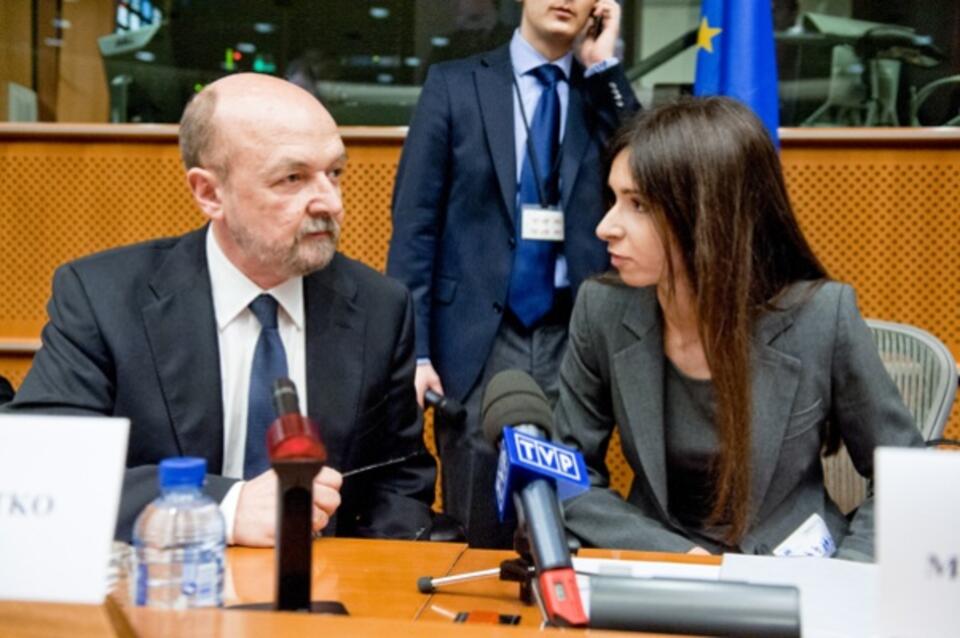 Prof. Ryszard Legutko i Marta Kaczyńska w czasie wysłuchania, fot. wPolityce.pl