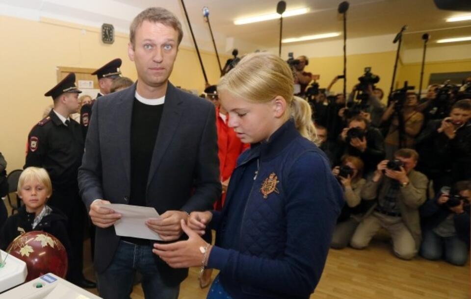 Aleksiej Nawalny z córką w czasie głosowania. Fot. PAP / EPA