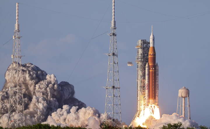 Start statku kosmicznego misji NASA Artemis z Przylądka Canaveral na Florydzie (USA) / autor: PAP/EPA/CRISTOBAL HERRERA-ULASHKEVICH