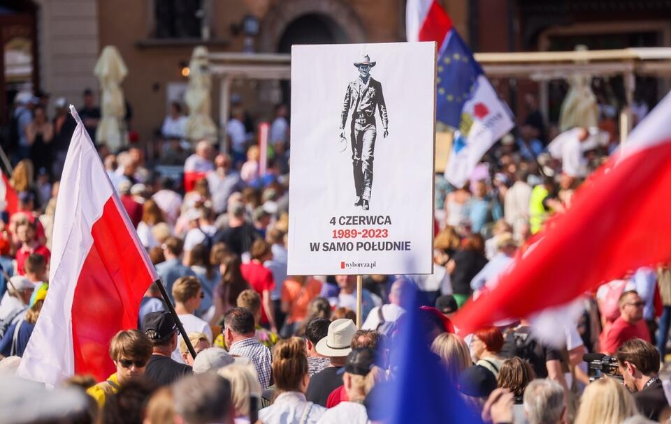 Müller: Manifestacja Tuska przeczy tezom o końcu demokracji