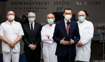 Morawiecki: z każdą podana dawką szczepionki jesteśmy bliżej zniesienia obostrzeń