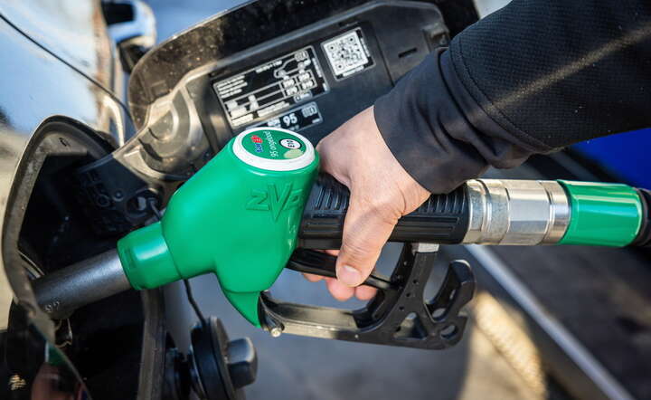 Skala podwyżek cen paliw na stacjach może szokować / autor: PAP/EPA/LAURENS VAN PUTTEN