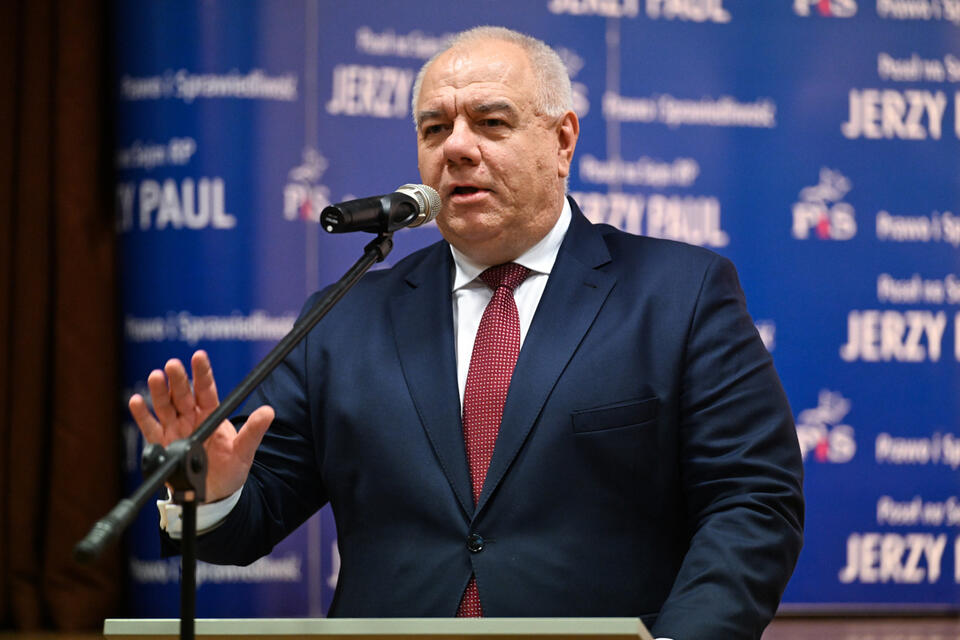 Minister aktywów państwowych Jacek Sasin na spotkaniu z mieszkańcami w Gminnym Ośrodku Kultury w miejscowości Kuryłówka. / autor: PAP/Darek Delmanowicz