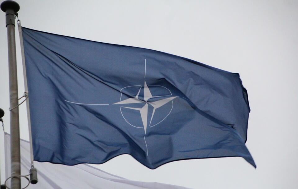flaga NATO / autor: Fratria