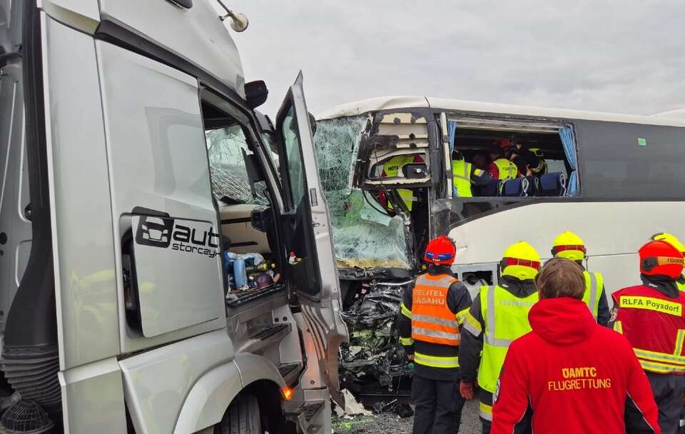 Dramat w Austrii! Polski autobus zderzył się z ciężarówką