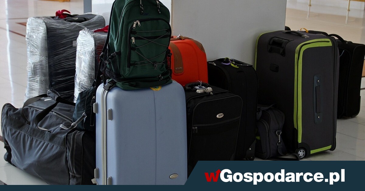 Unia Europejska zabroni pasażerom foliowania walizek
